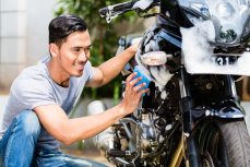 Comment laver sa moto ou son scooter ?