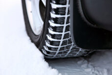 Les pneus hiver obligatoires du 1er novembre au 31 mars : pour qui et pourquoi ?