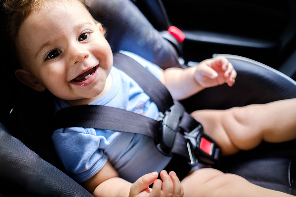 Bébé en voiture : les accessoires indispensables !