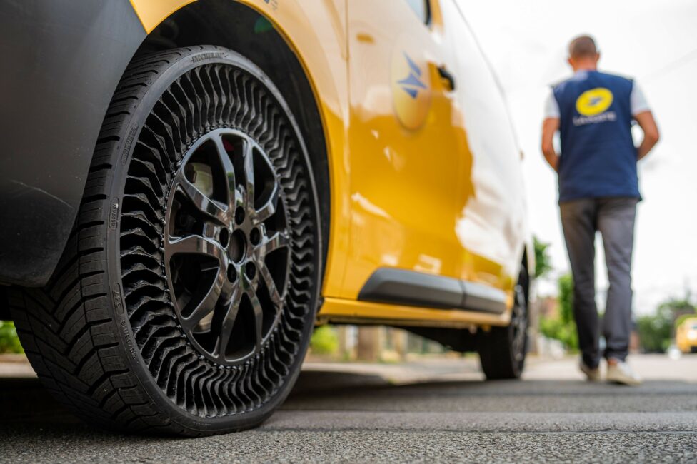 Le pneu increvable de Michelin testé par La Poste - Le Magazine ViaMichelin