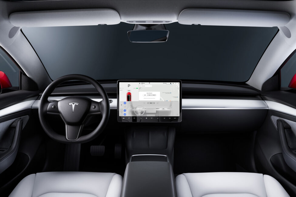 Pourquoi Tesla active la caméra intérieure de ses véhicules ?
