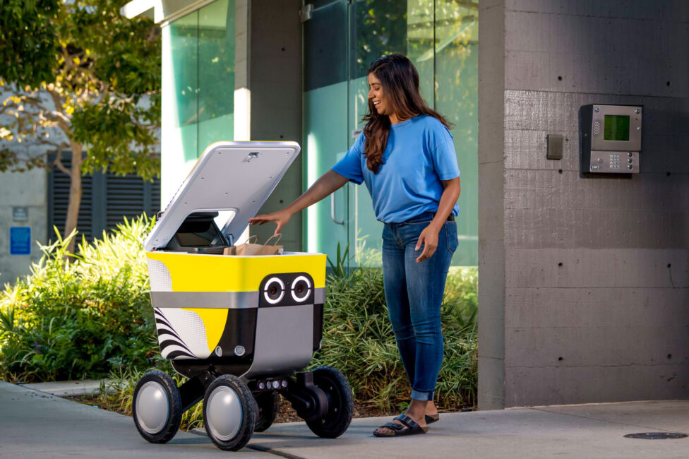 Vers des livraisons de repas 100% autonomes, par voitures ou petits robots